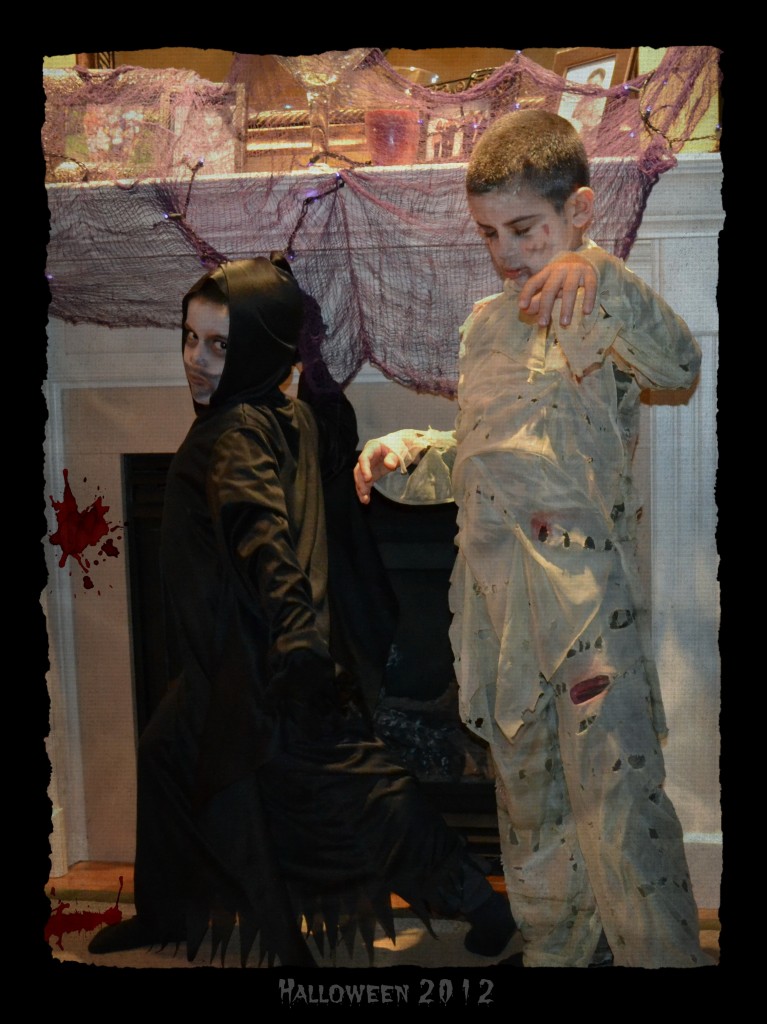 DIY Halloween Costume: Scream and Zombie