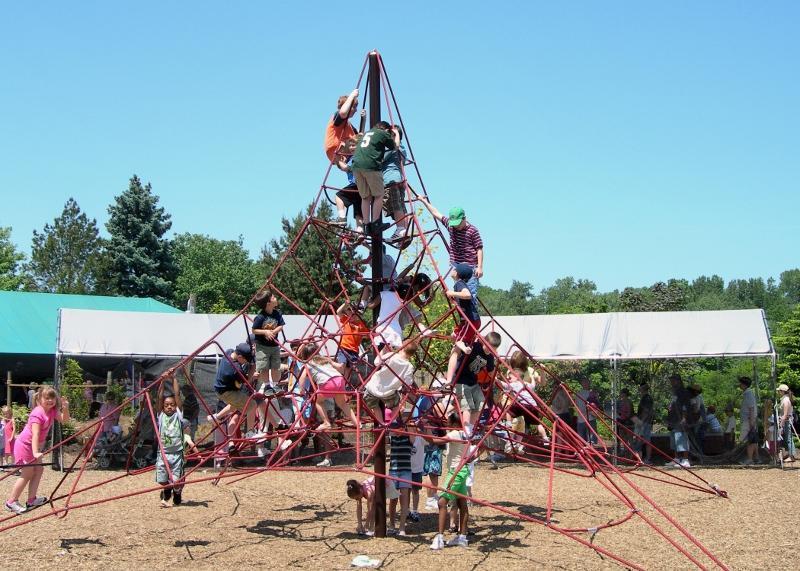 When Should Kids Walk To School or Park Alone?